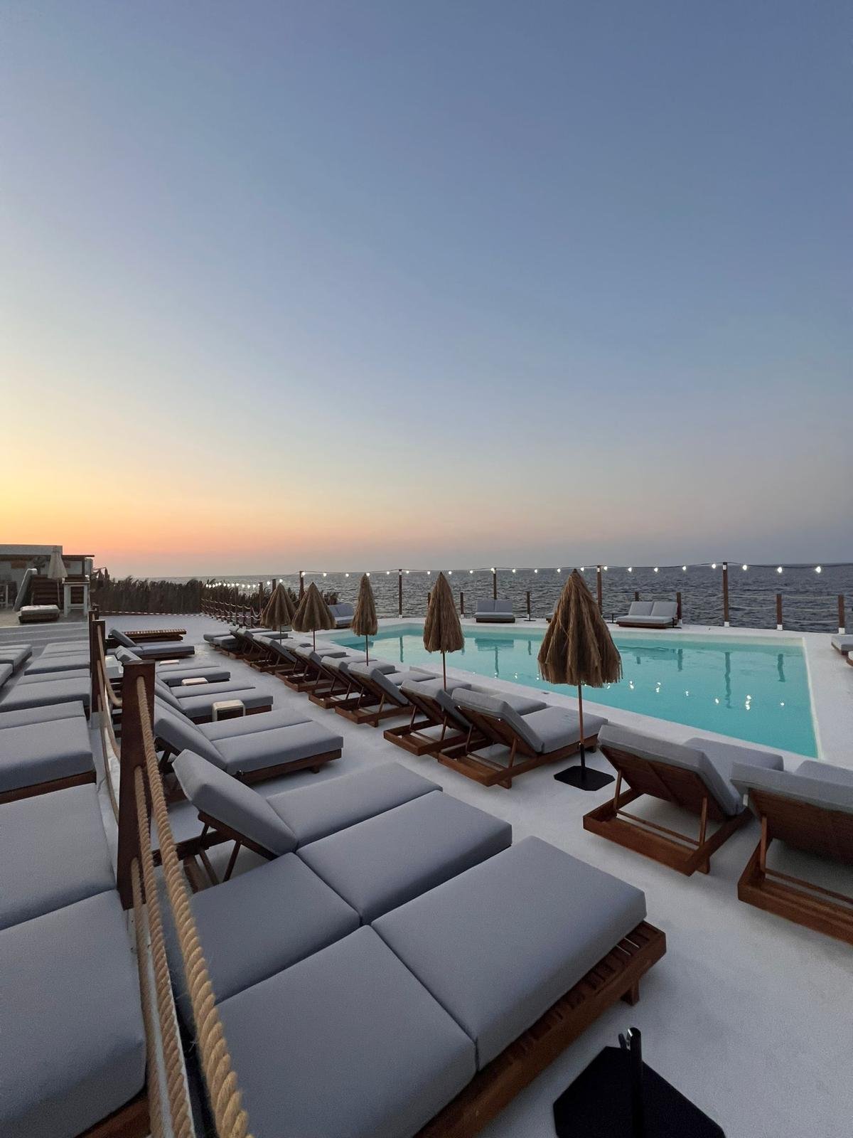 toyroom beach club malte piscine